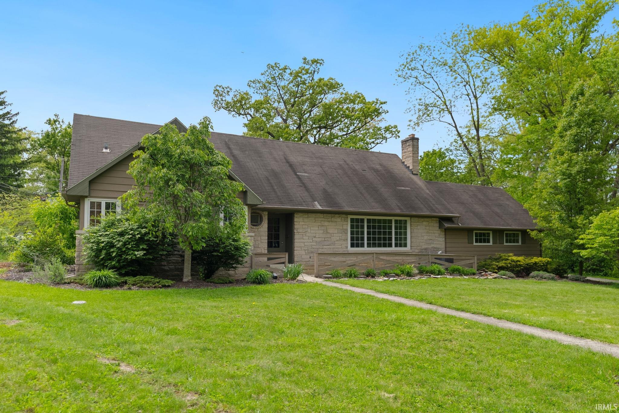 1502 Hawthorn Road Fort Wayne, IN 46802 - Photo 3 of 34