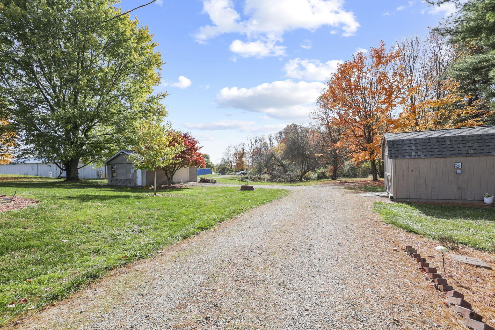 2782 James Road Granville, OH 43023 - Photo 10 of 42 Driveway