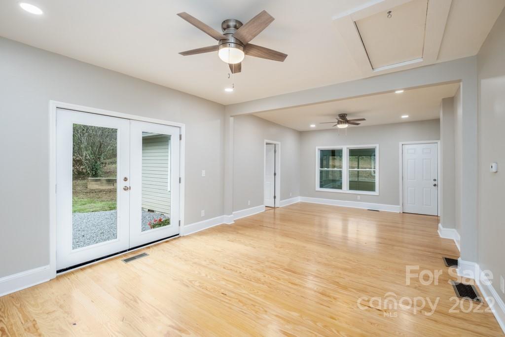 25 Beaver Street Tryon, NC 28782 - Photo 3 of 17 Gallery Image 3