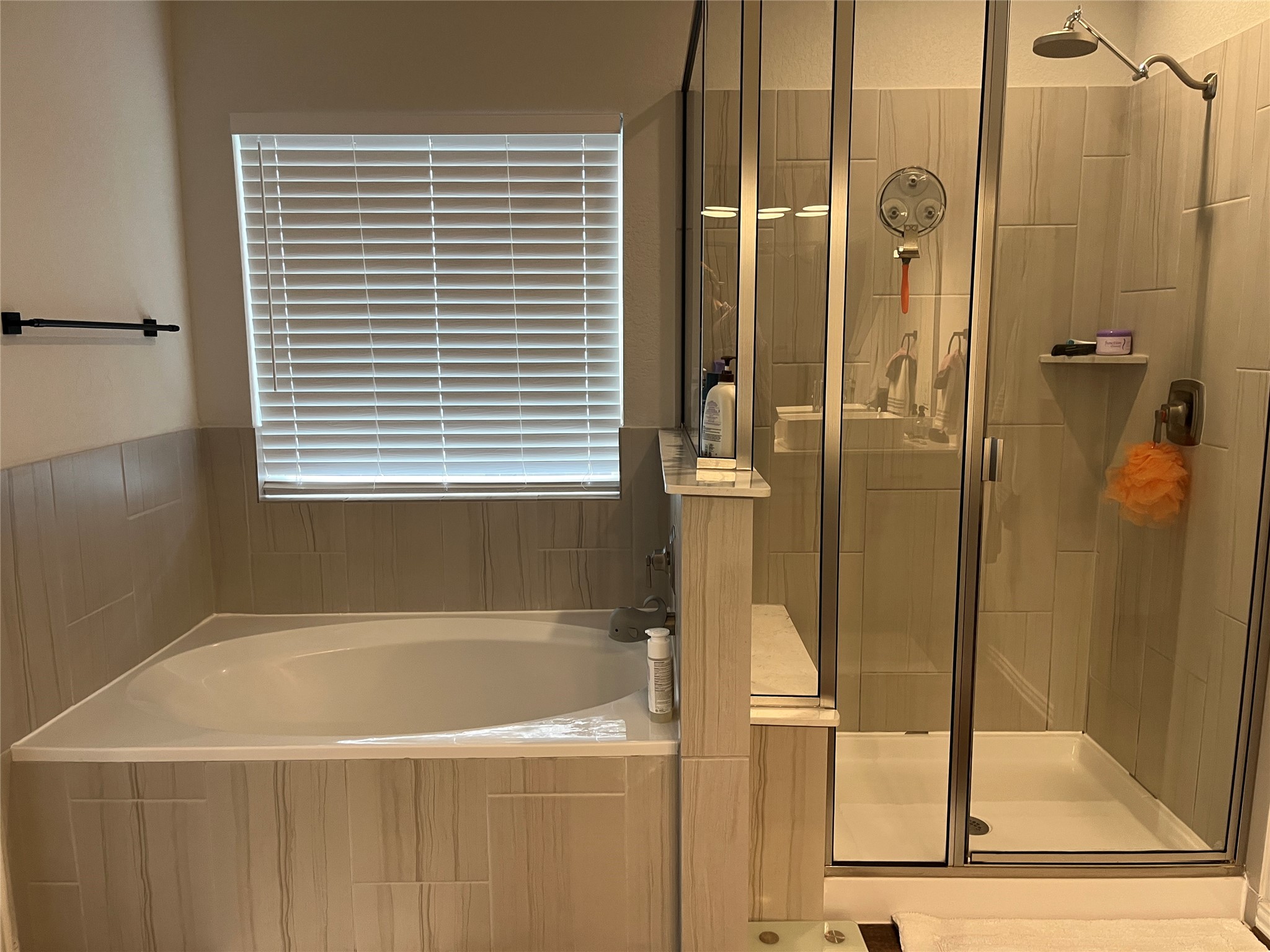 1080 Leadtree Loop Buda, TX 78610 - Photo 13 of 25 a bathroom with a bathtub and a shower