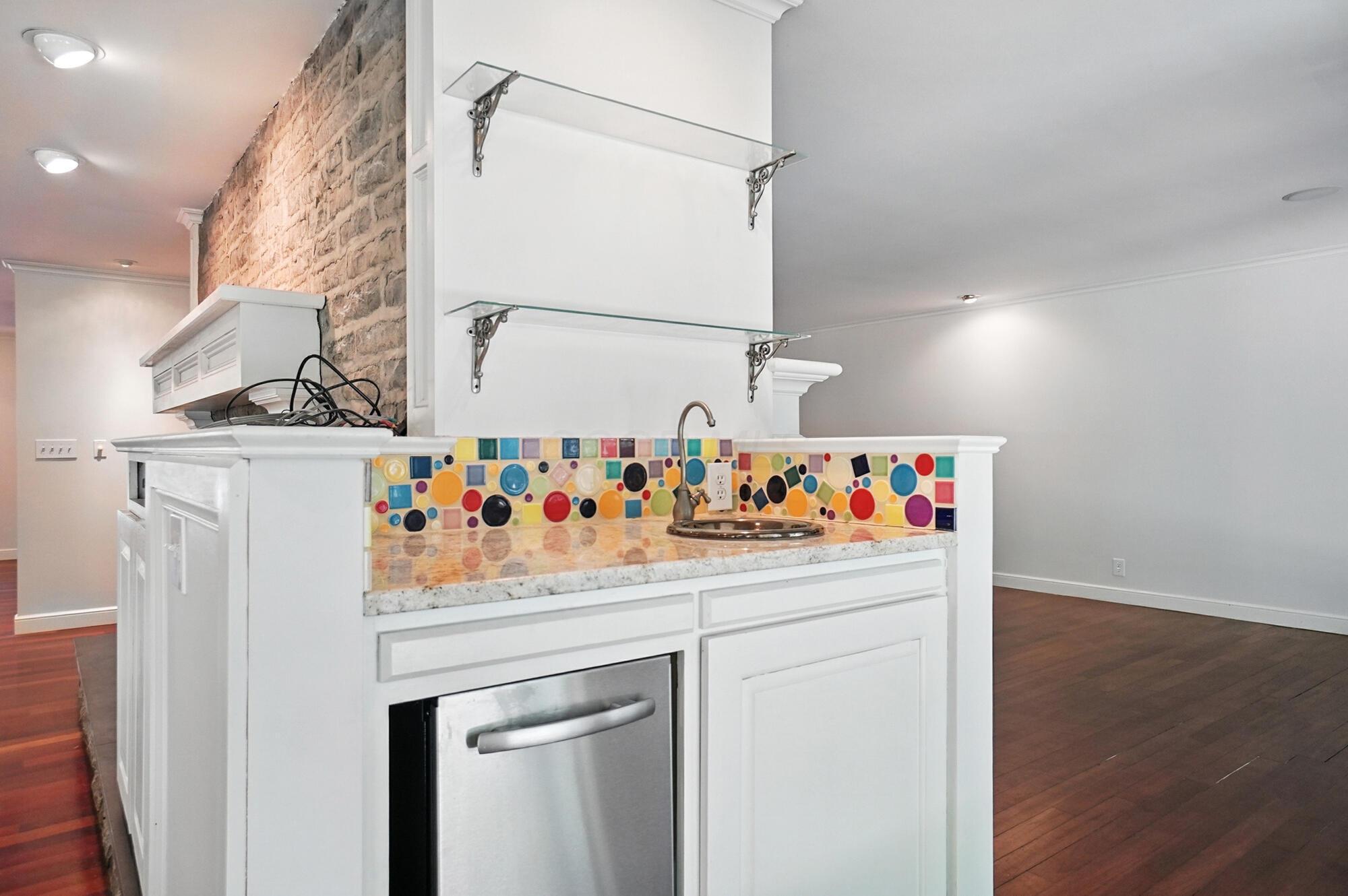 3885 Woodbridge Road Columbus, OH 43220 - Photo 21 of 158 021