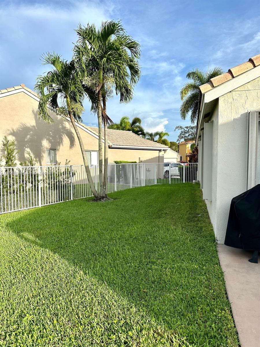 4370 Pine Ridge Court Weston, FL 33331 - Photo 37 of 39 a view of a back yard