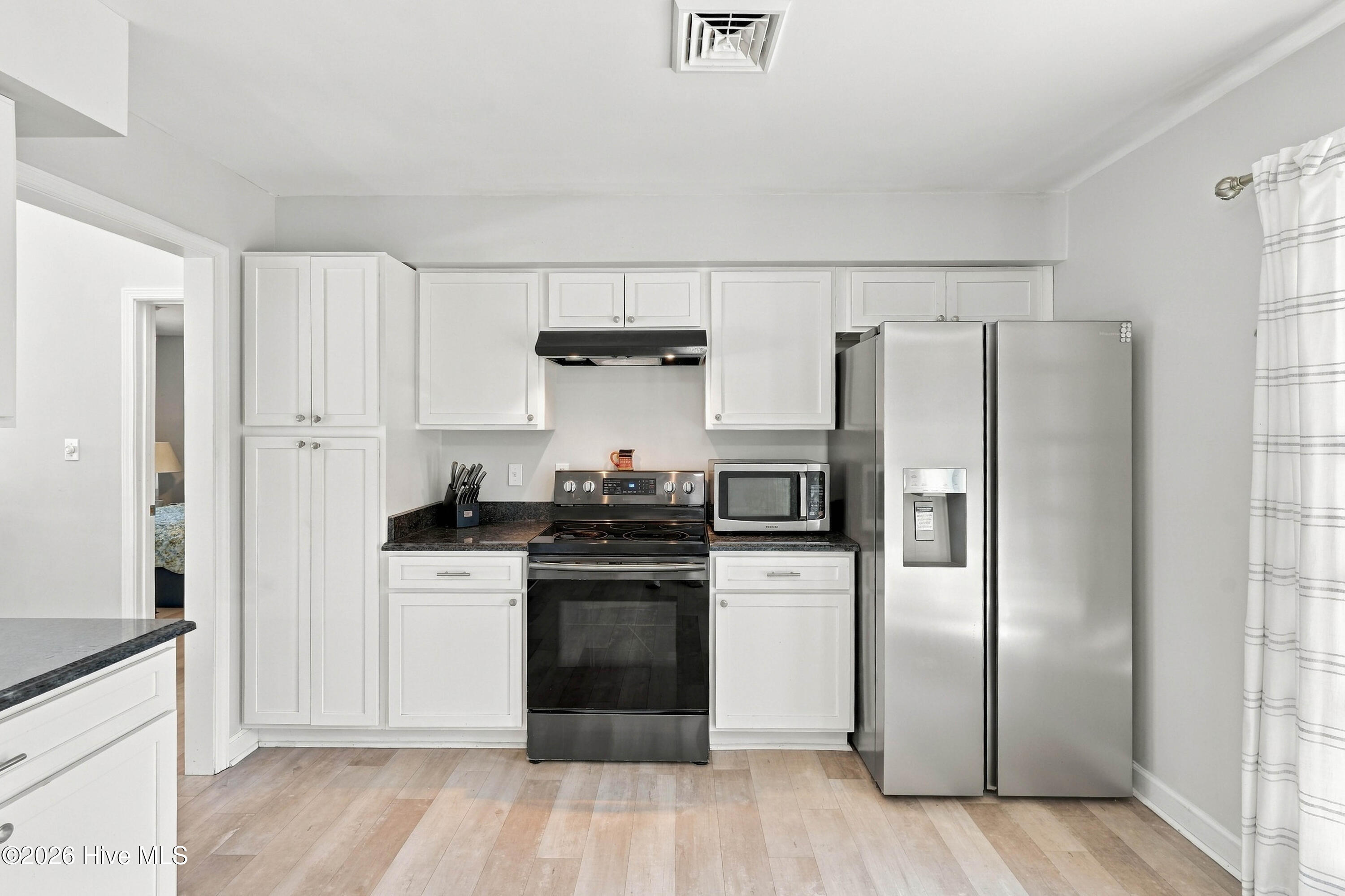 107 Knotline Road New Bern, NC 28562 - Photo 20 of 67 20_front center kitchen