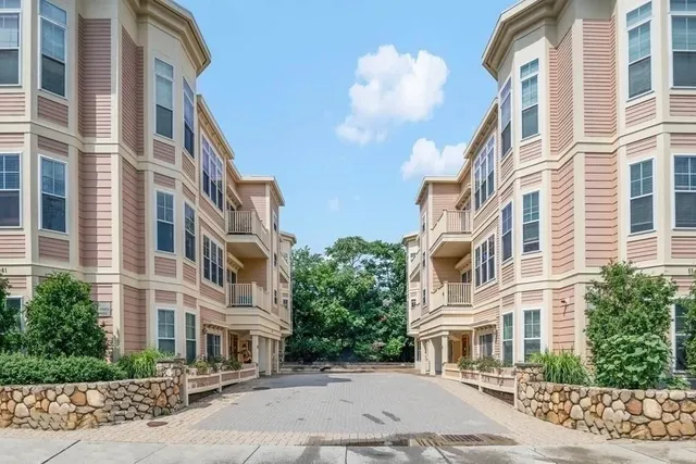 $879,900 | 61 Bolton Street, Unit 304, Cambridge, MA 02140