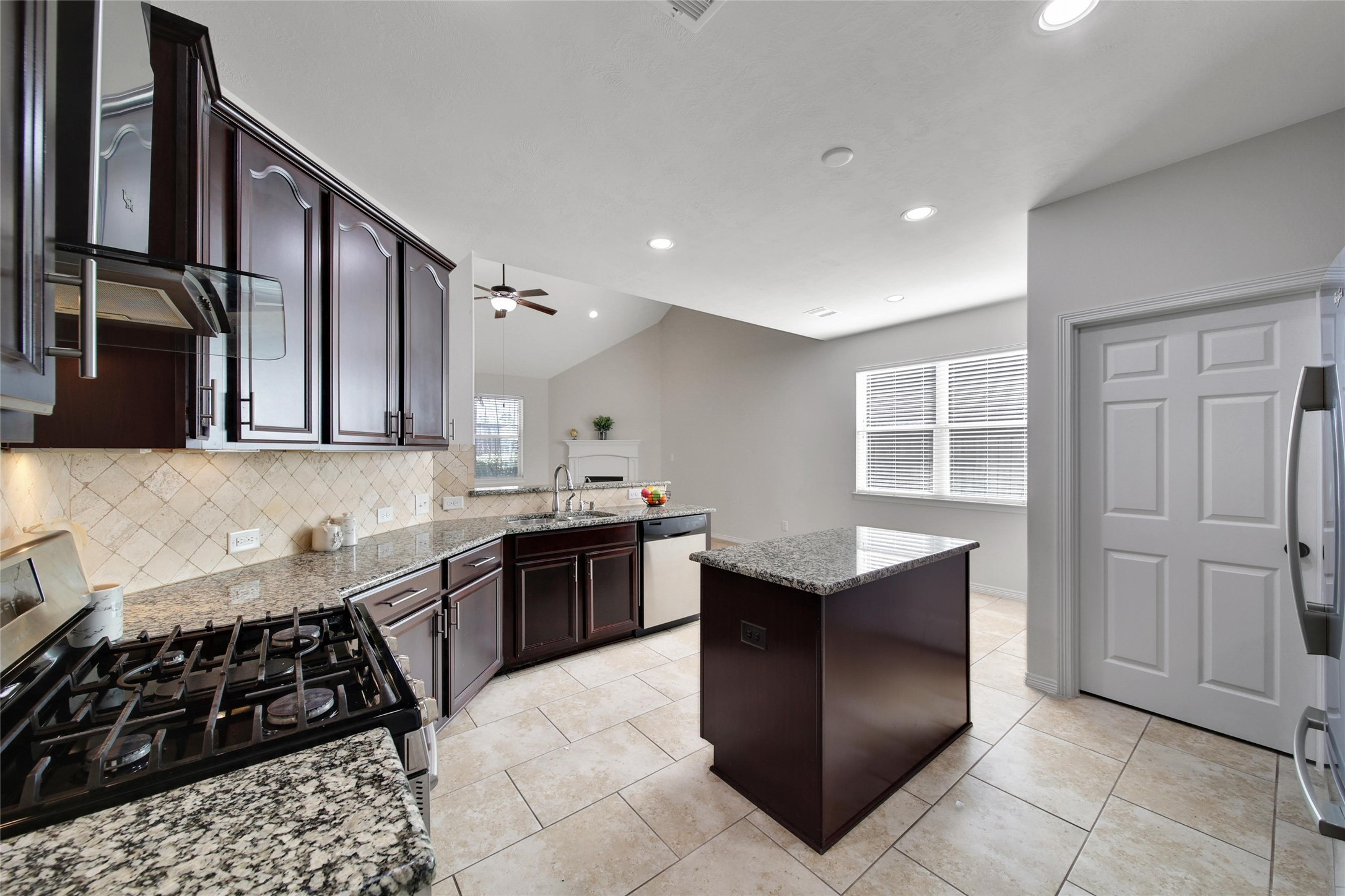 9131 Durango Point Lane Houston, TX 77070 - Photo 10 of 40