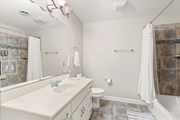 $1,250,000 | 5030 Half Round Road, Oswego, IL 60543