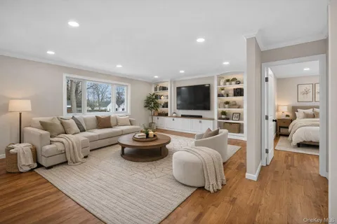 $699,000 | 15 Lindsay Street, Huntington, NY 11743