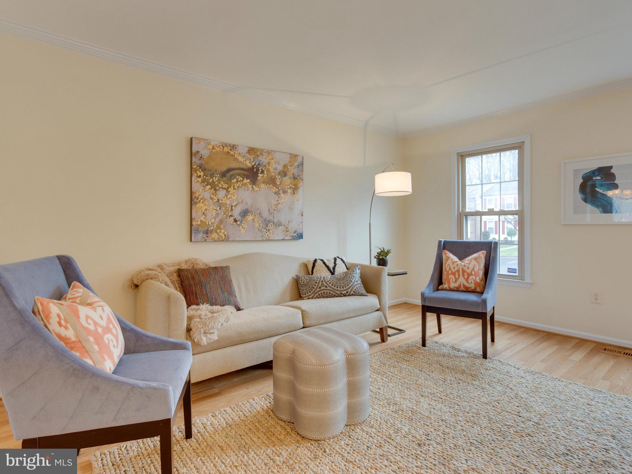 7960 Forest Path Way Springfield, VA 22153 - Photo 5 of 19 BRIGHT & SPACIOUS