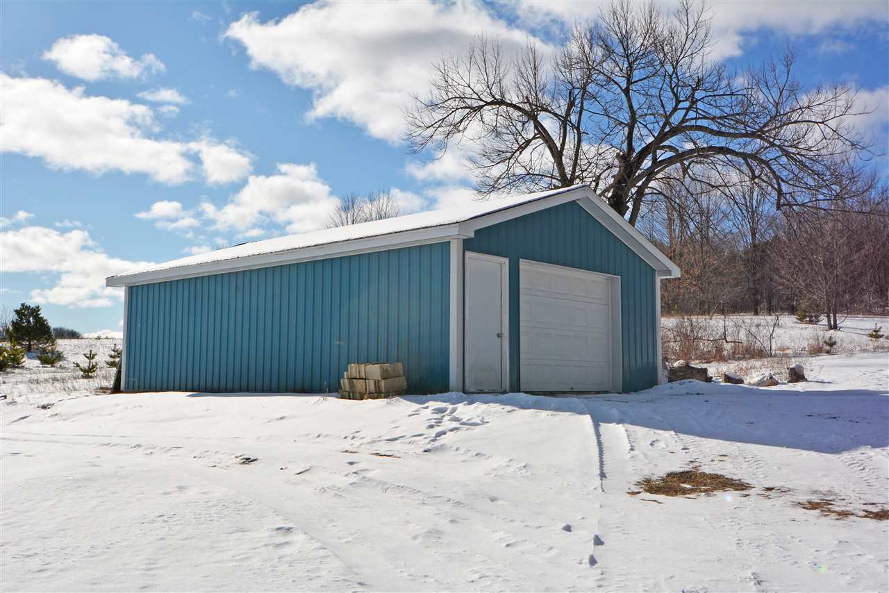 474 Moss Road Beulah, MI 49617 - Photo 6 of 15 1884626-5.JPG