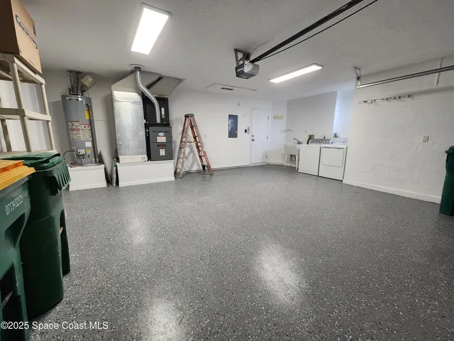 a view of a back yard