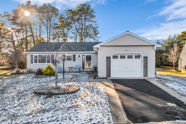 $329,000 | 38 Kinkora Court West, Toms River, NJ 08757