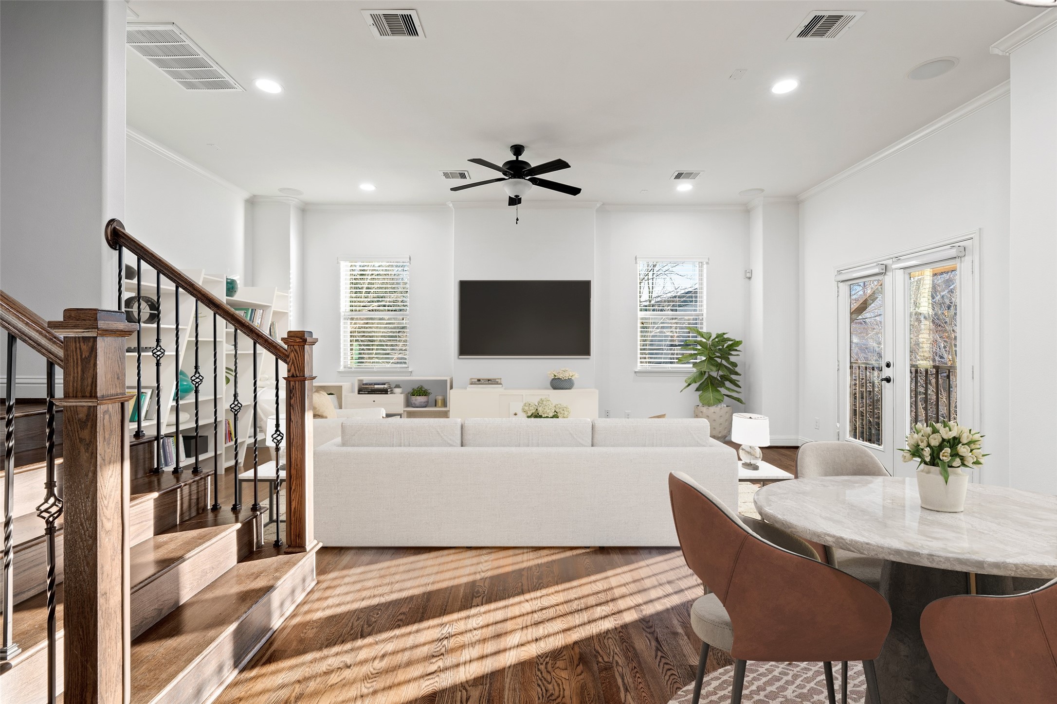 933 West 24th Street, Unit A Houston, TX 77008 - Photo 40 of 41 a living room with furniture and a flat screen tv