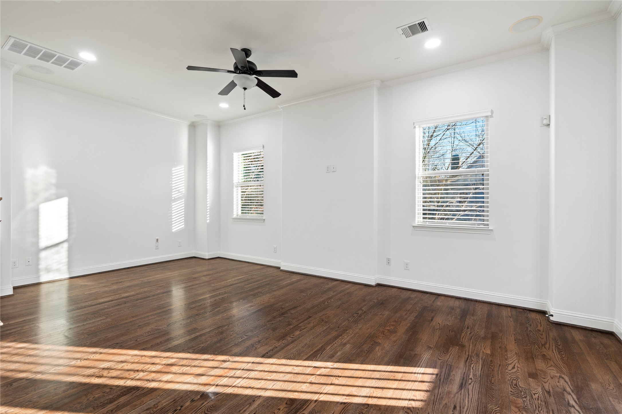 933 West 24th Street, Unit A Houston, TX 77008 - Photo 20 of 41 a view of an empty room with wooden floor and a window