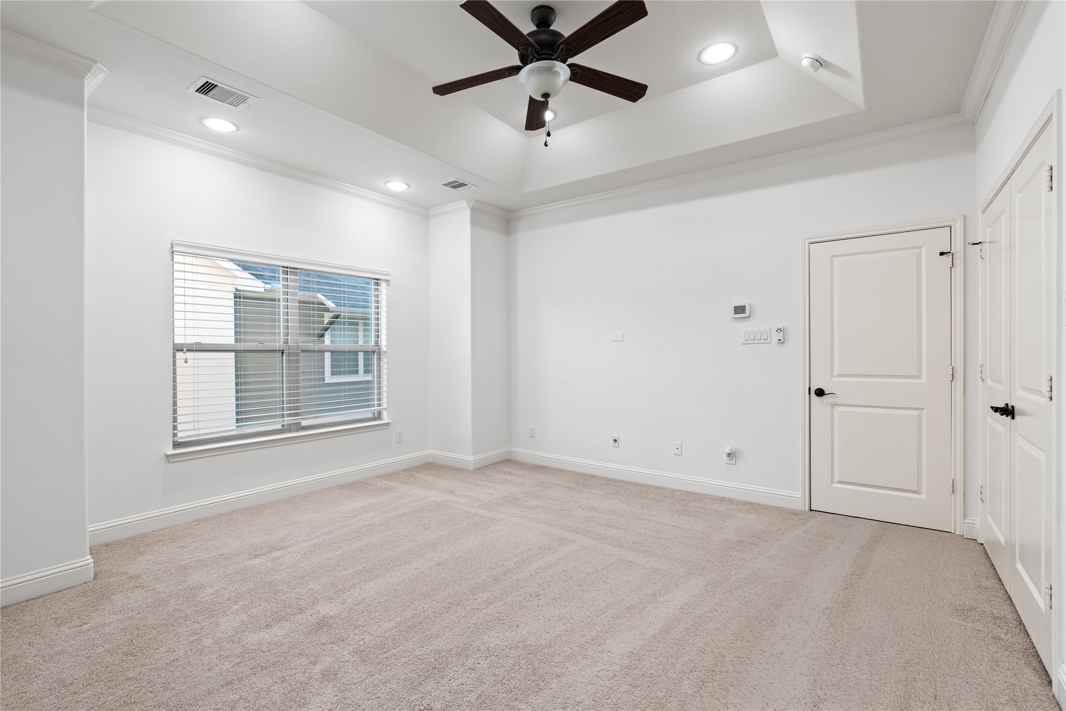 933 West 24th Street, Unit A Houston, TX 77008 - Photo 26 of 41 a view of an empty room with a window