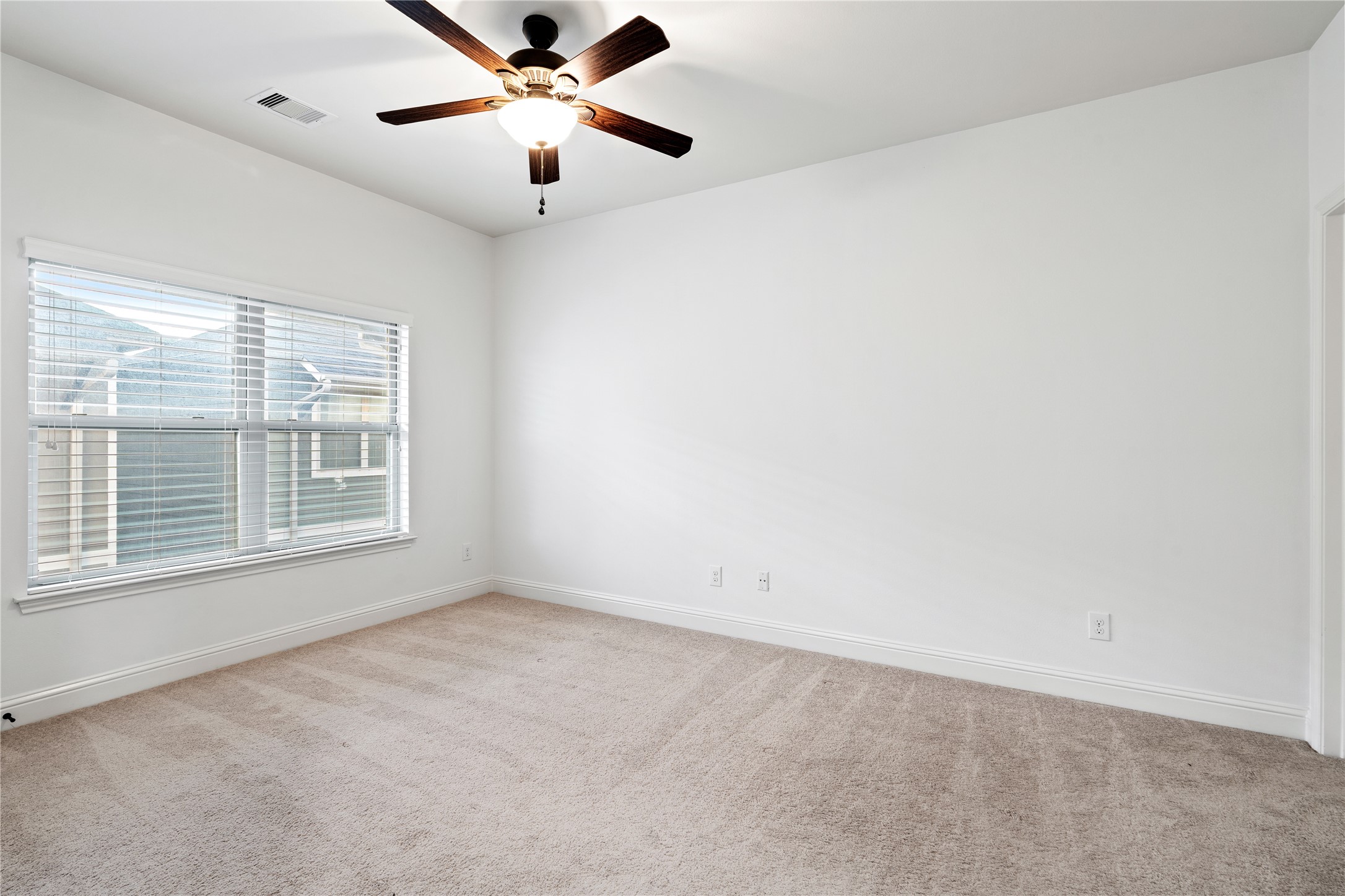 933 West 24th Street, Unit A Houston, TX 77008 - Photo 30 of 41 a view of an empty room with a window