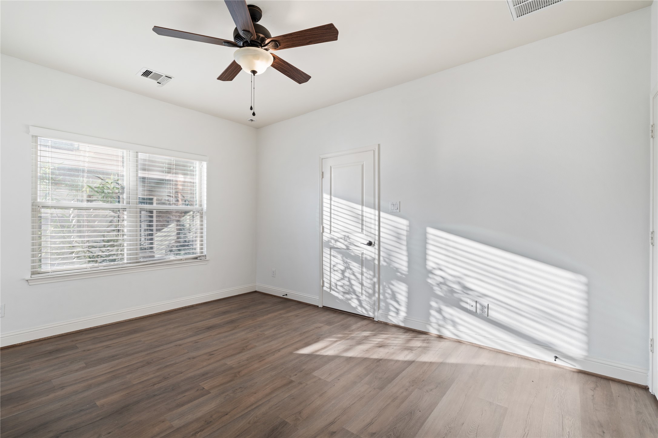 933 West 24th Street, Unit A Houston, TX 77008 - Photo 4 of 41 a view of an empty room with wooden floor and a window