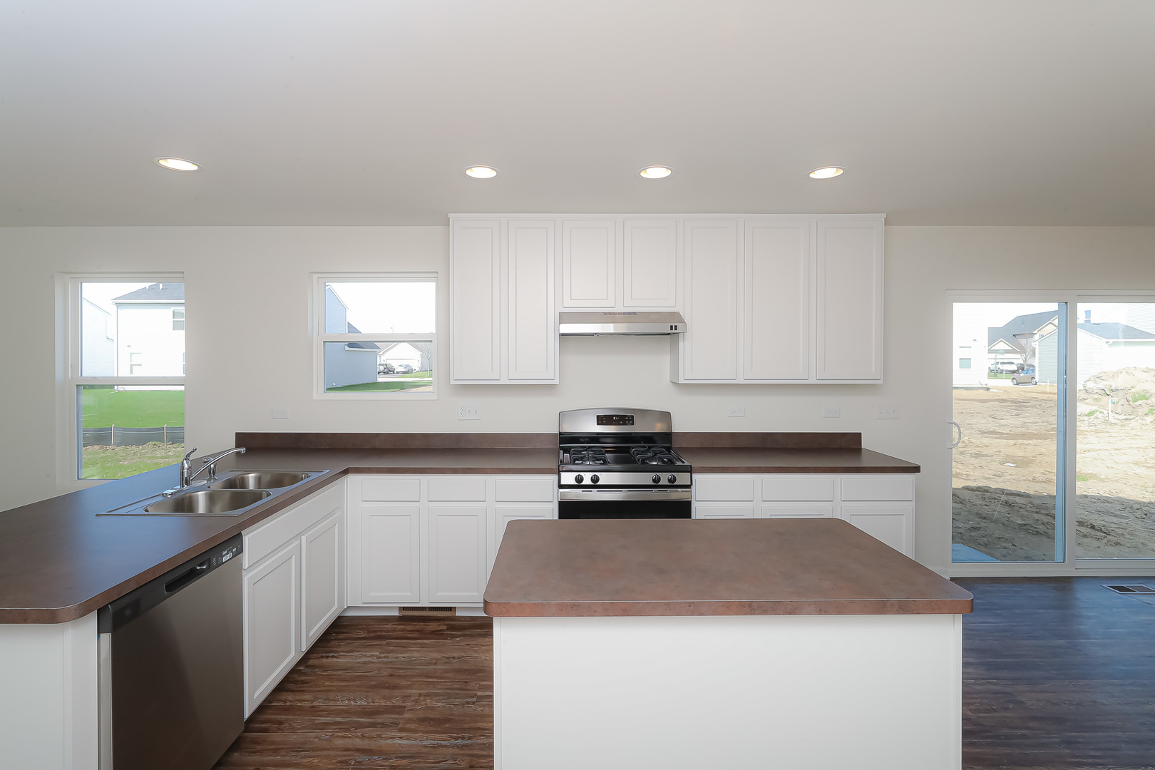 508 Endicott Road South Elgin, IL 60177 - Photo 5 of 26 Gallery Image 5