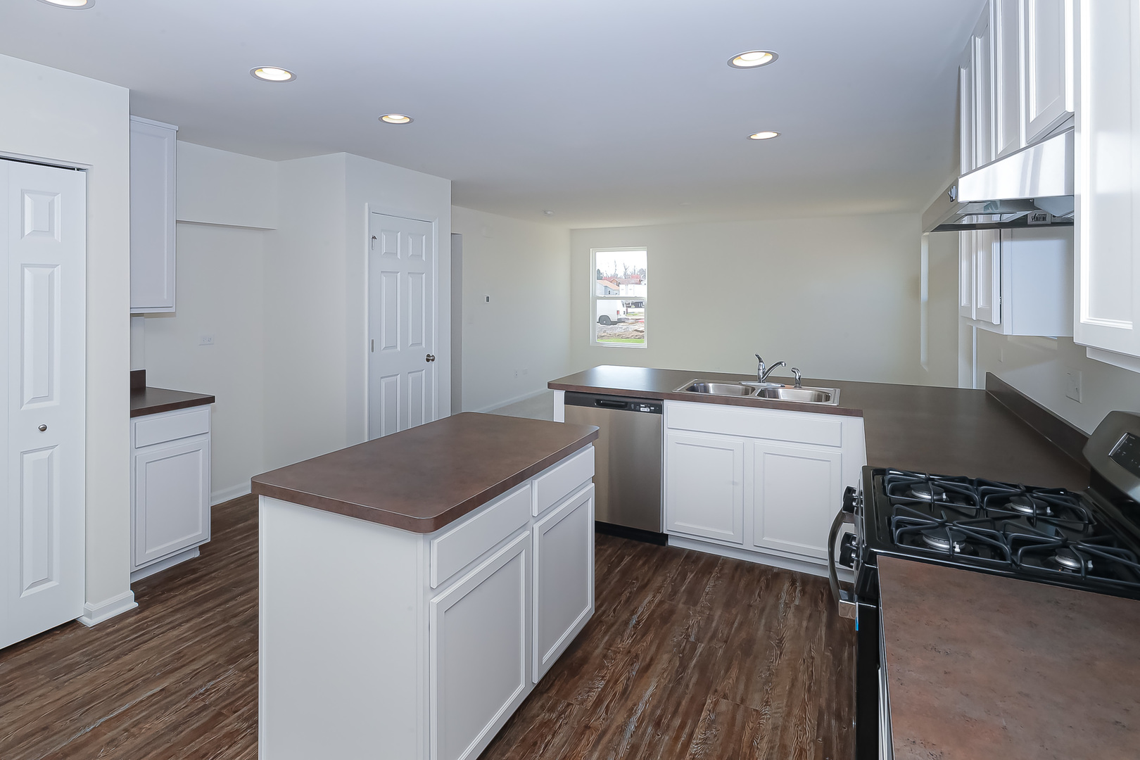 508 Endicott Road South Elgin, IL 60177 - Photo 7 of 26 Gallery Image 7
