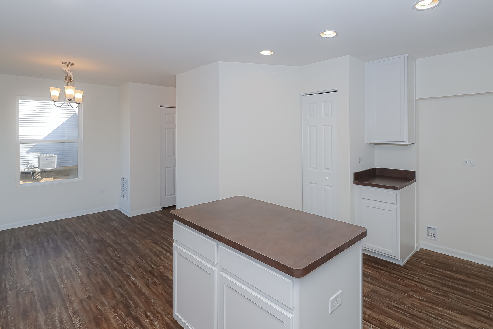 508 Endicott Road South Elgin, IL 60177 - Photo 9 of 26 Gallery Image 9