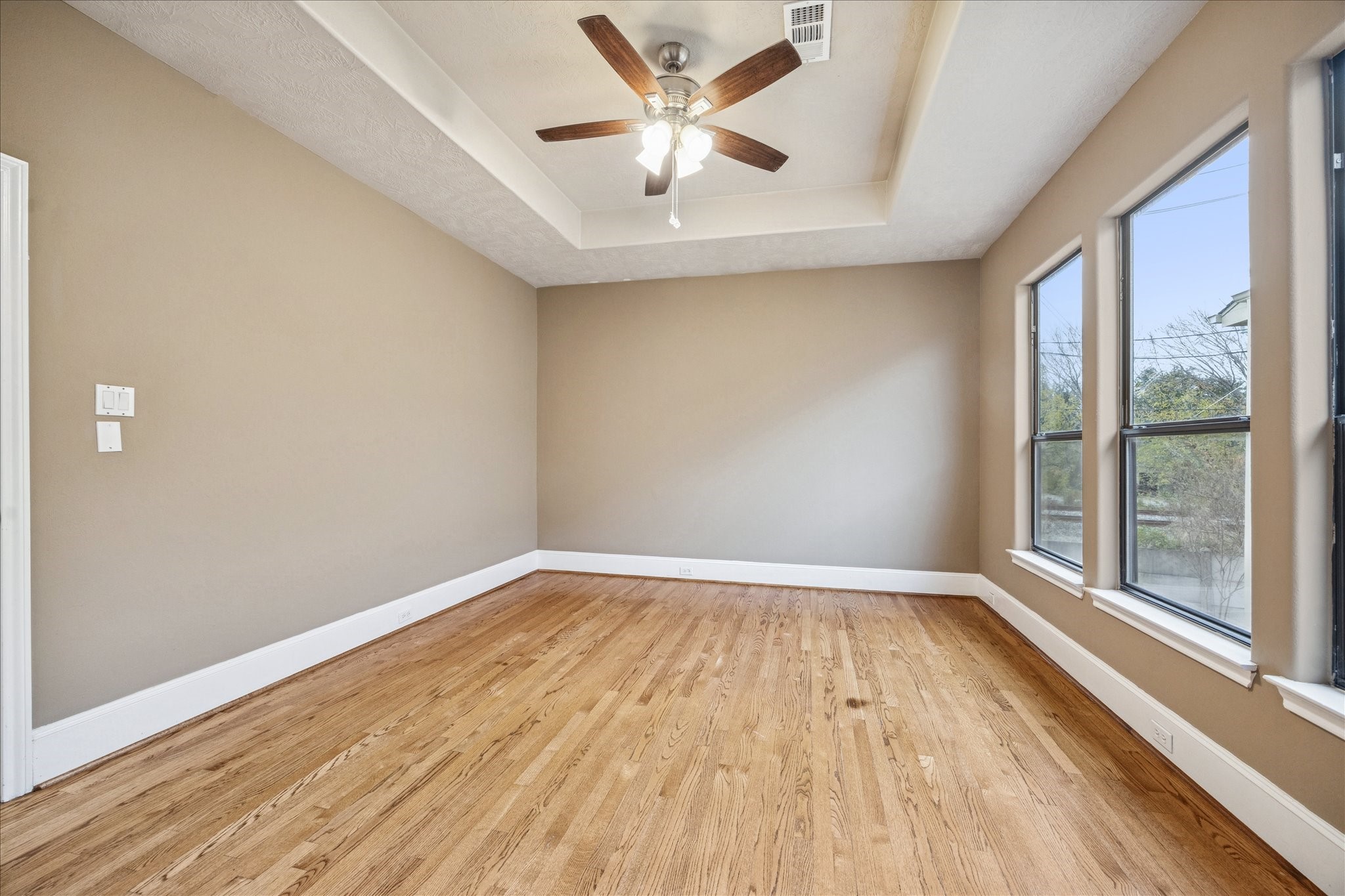 1376 Studer Street Houston, TX 77007 - Photo 16 of 38 wooden floor in an empty room with a window