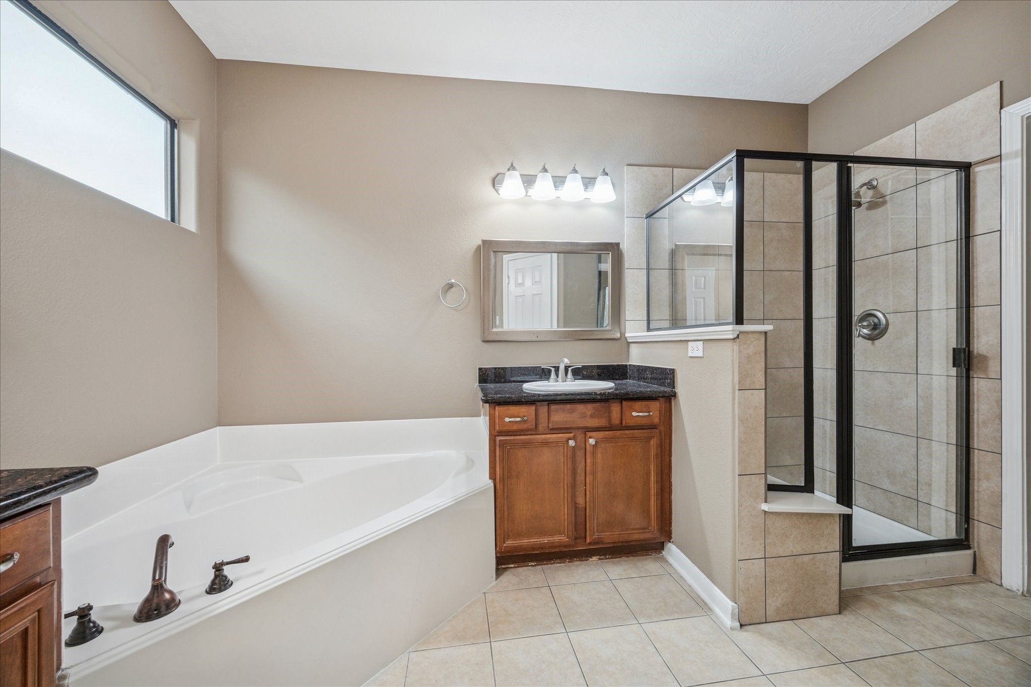 1376 Studer Street Houston, TX 77007 - Photo 18 of 38 a spacious bathroom with a tub shower and sink
