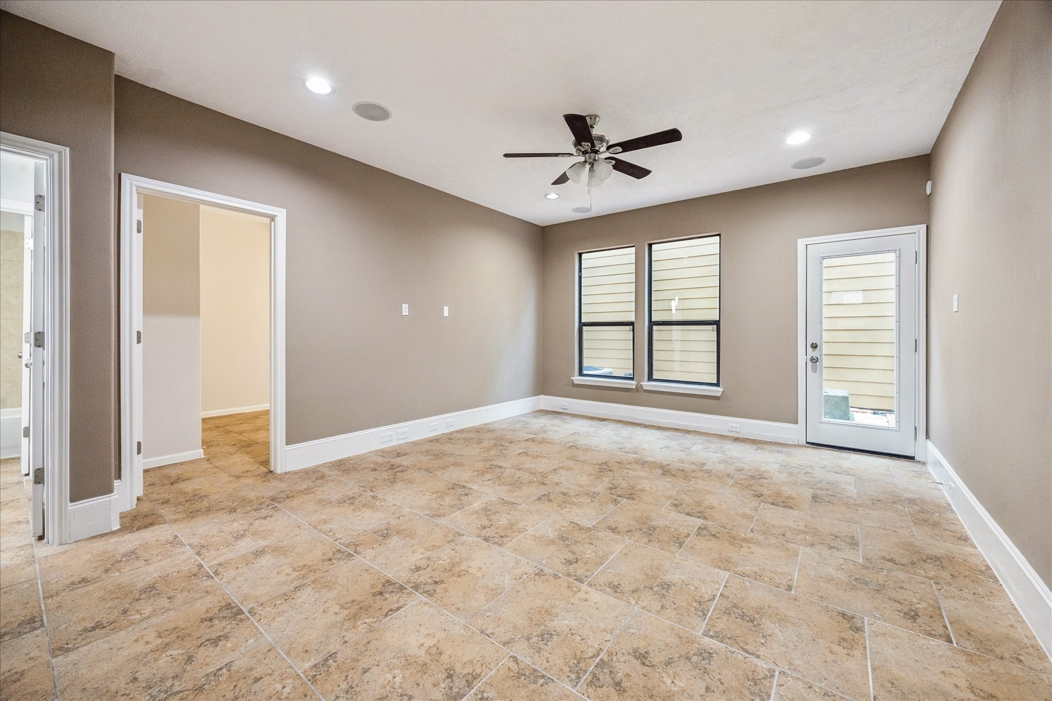 1376 Studer Street Houston, TX 77007 - Photo 22 of 38 an empty room with windows and ceiling fan