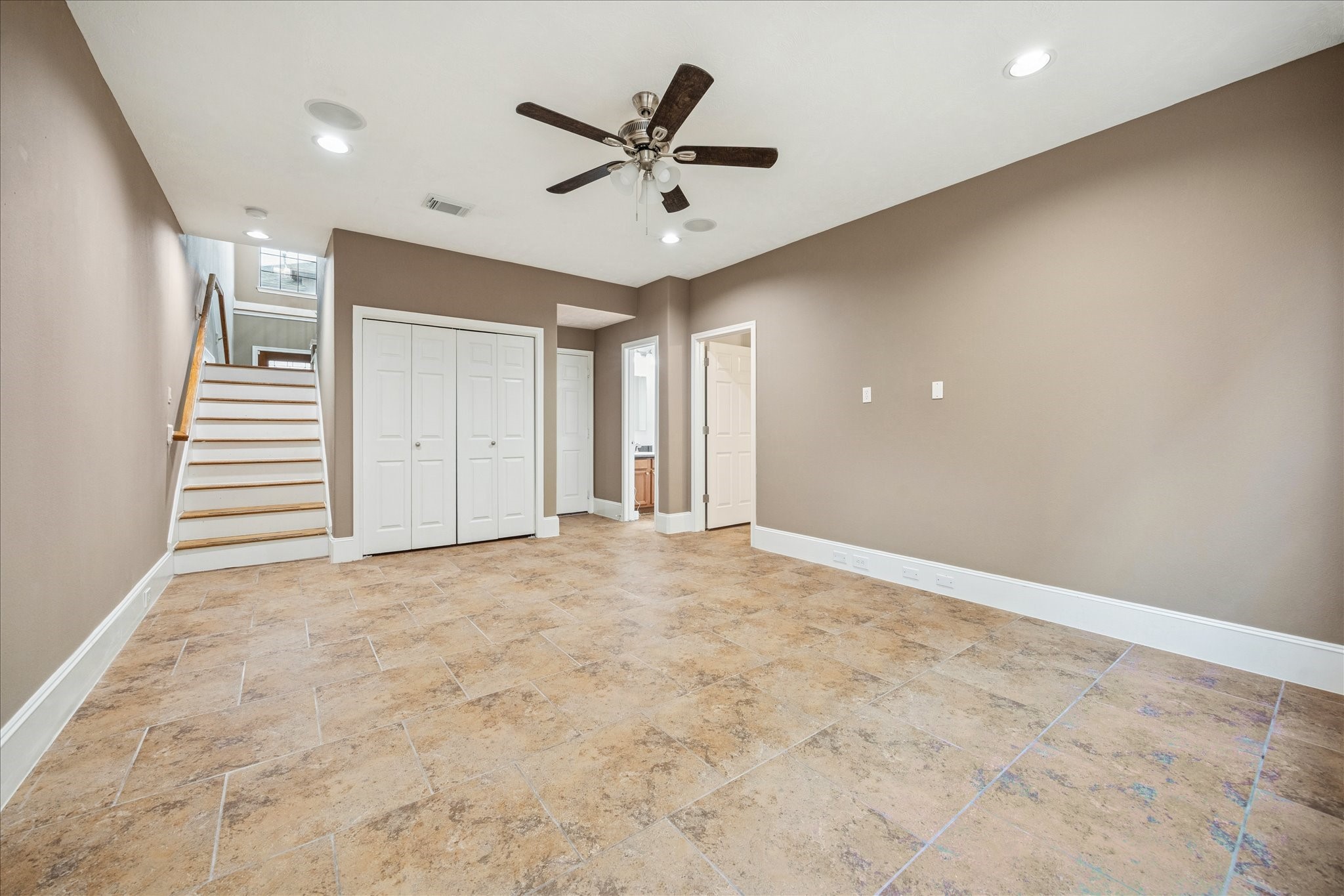 1376 Studer Street Houston, TX 77007 - Photo 24 of 38 en view of an empty room