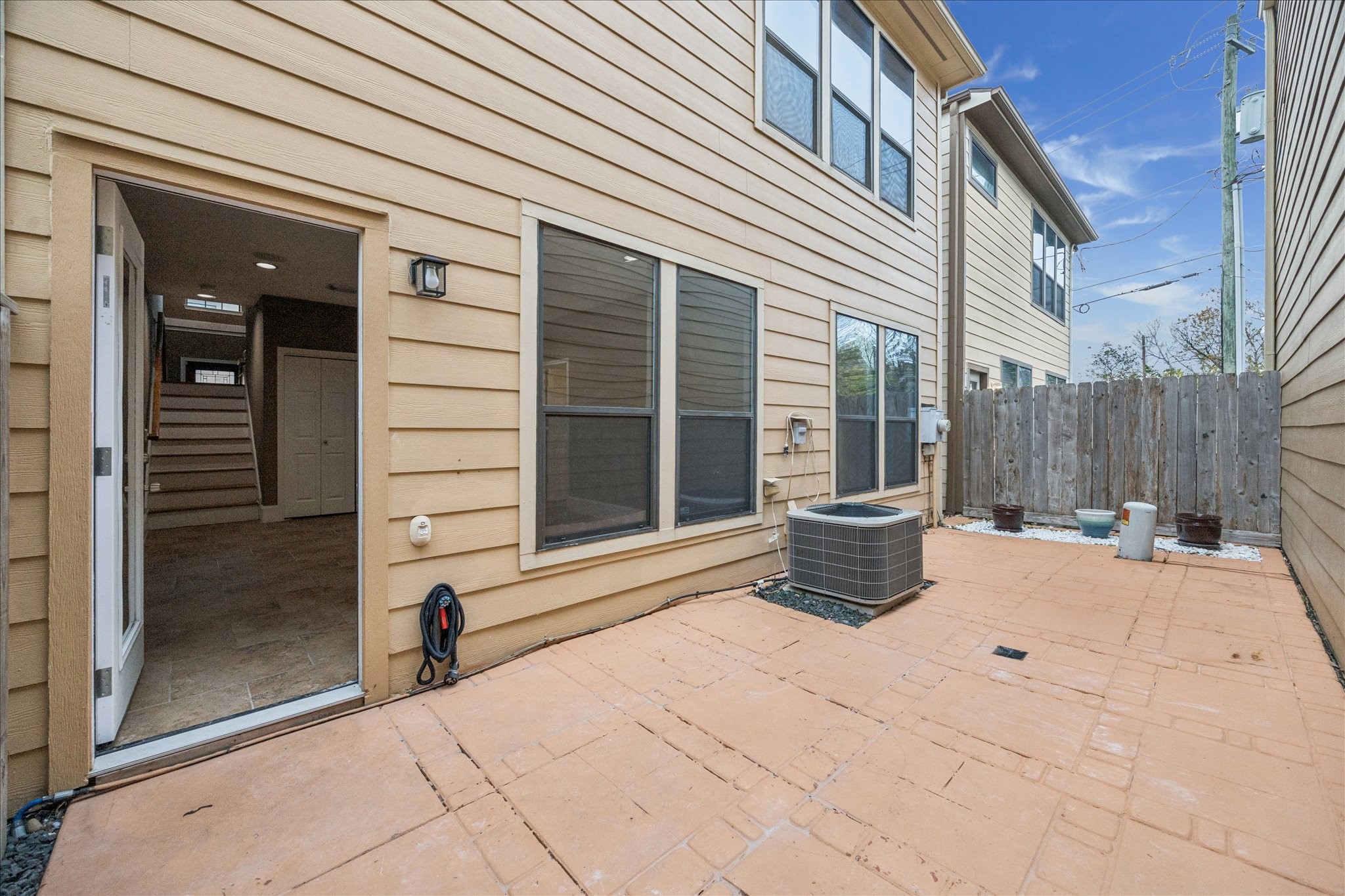 1376 Studer Street Houston, TX 77007 - Photo 30 of 38 a backyard of a house with yard and garage