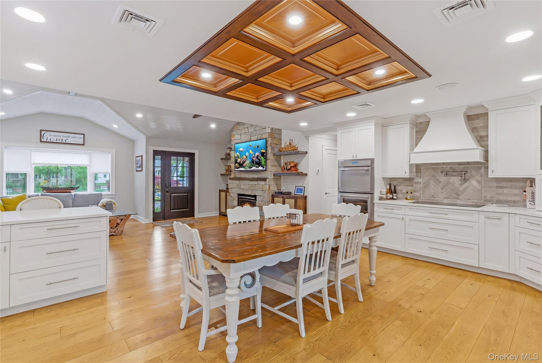 345 Bartley Road Mattituck, NY 11952 - Photo 2 of 28