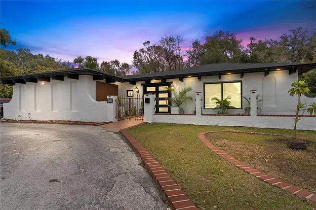 a view of a house with a yard