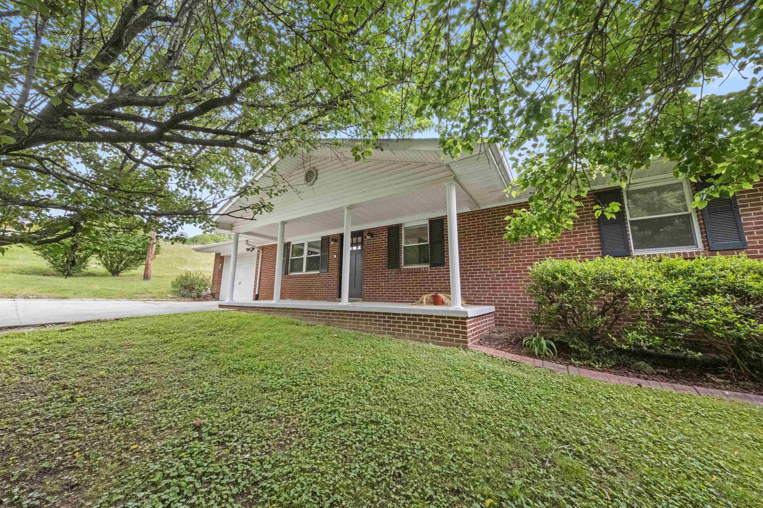 162 West Meadowbrook Road Ashland, KY 41102 - Photo 42 of 45