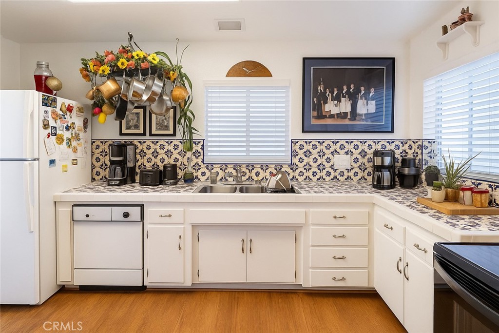 30099 Big Range Road Canyon Lake, CA 92587 - Photo 5 of 8 Kitchen