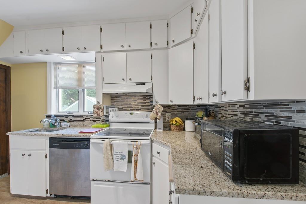 399 Grattan Street Fall River, MA 02721 - Photo 4 of 24 Gallery Image 4