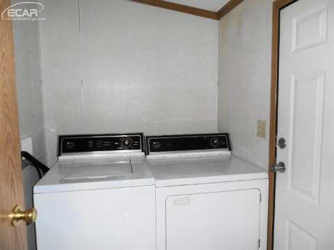 6419 Kelly Road Flushing, MI 48433 - Photo 26 of 31 20429030-25.JPG
