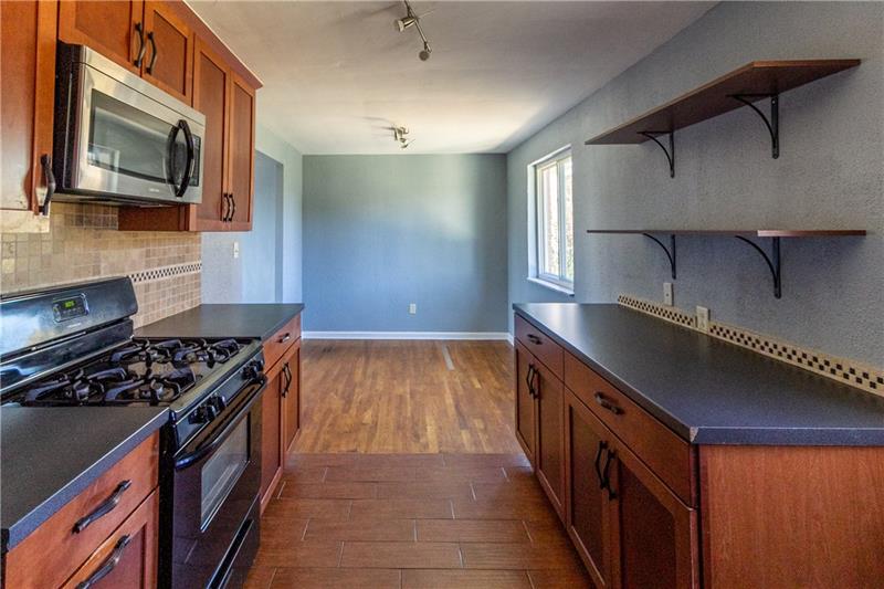 859 Lindsay Road Carnegie, PA 15106 - Photo 12 of 25 Gallery Image 12