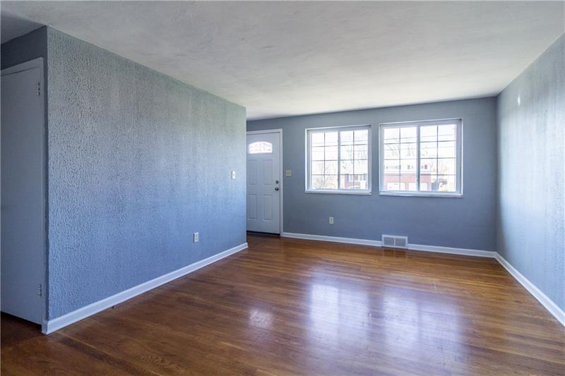 859 Lindsay Road Carnegie, PA 15106 - Photo 3 of 25 Gallery Image 3