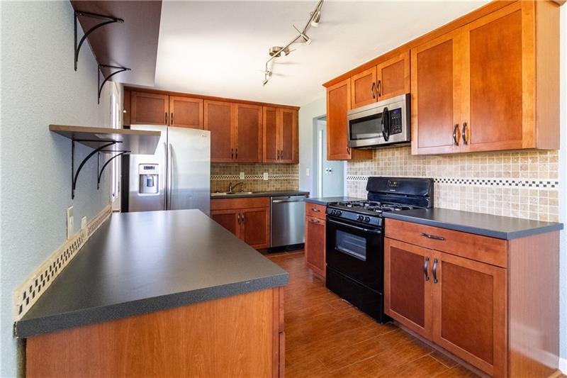 859 Lindsay Road Carnegie, PA 15106 - Photo 8 of 25 Gallery Image 8