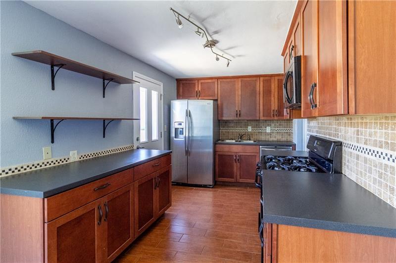 859 Lindsay Road Carnegie, PA 15106 - Photo 10 of 25 Gallery Image 10