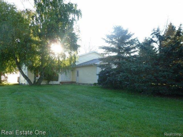 7907 Pingree Road Pinckney, MI 48169 - Photo 17 of 26 264-041382 Front 4.jpg