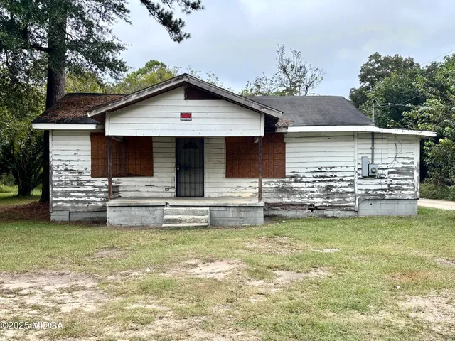 a view of a house with swimming pool and a yard
