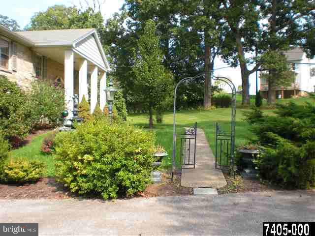 115 Kendale Road Red Lion, PA 17356 - Photo 2 of 25 Gallery Image 2