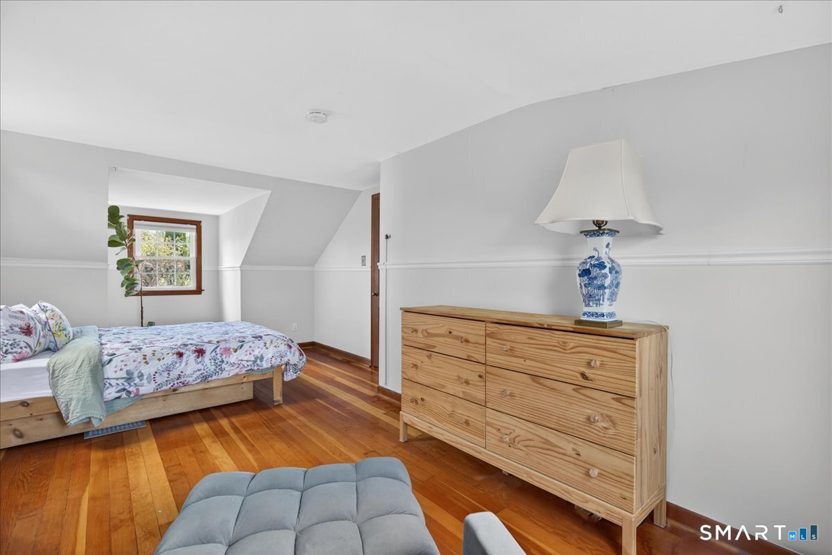 203 Burroughs Road Fairfield, CT 06824 - Photo 14 of 31