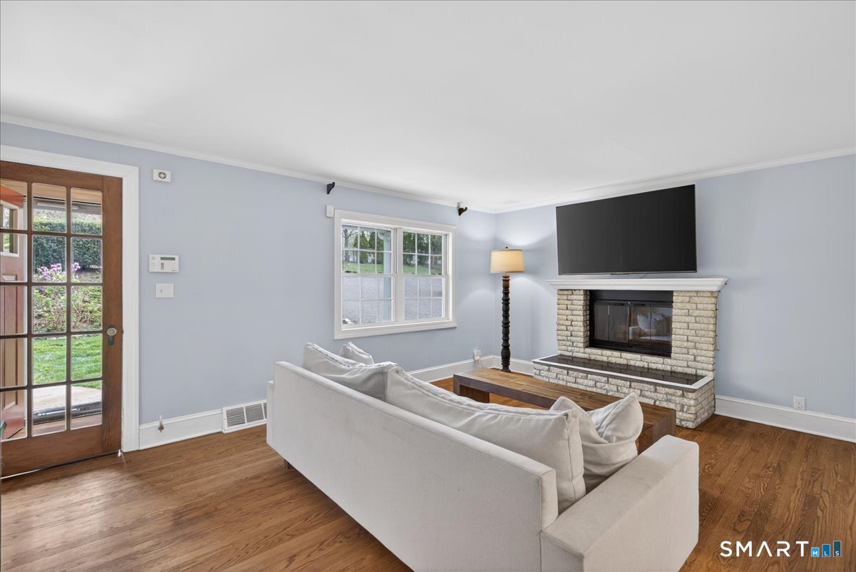 203 Burroughs Road Fairfield, CT 06824 - Photo 2 of 31