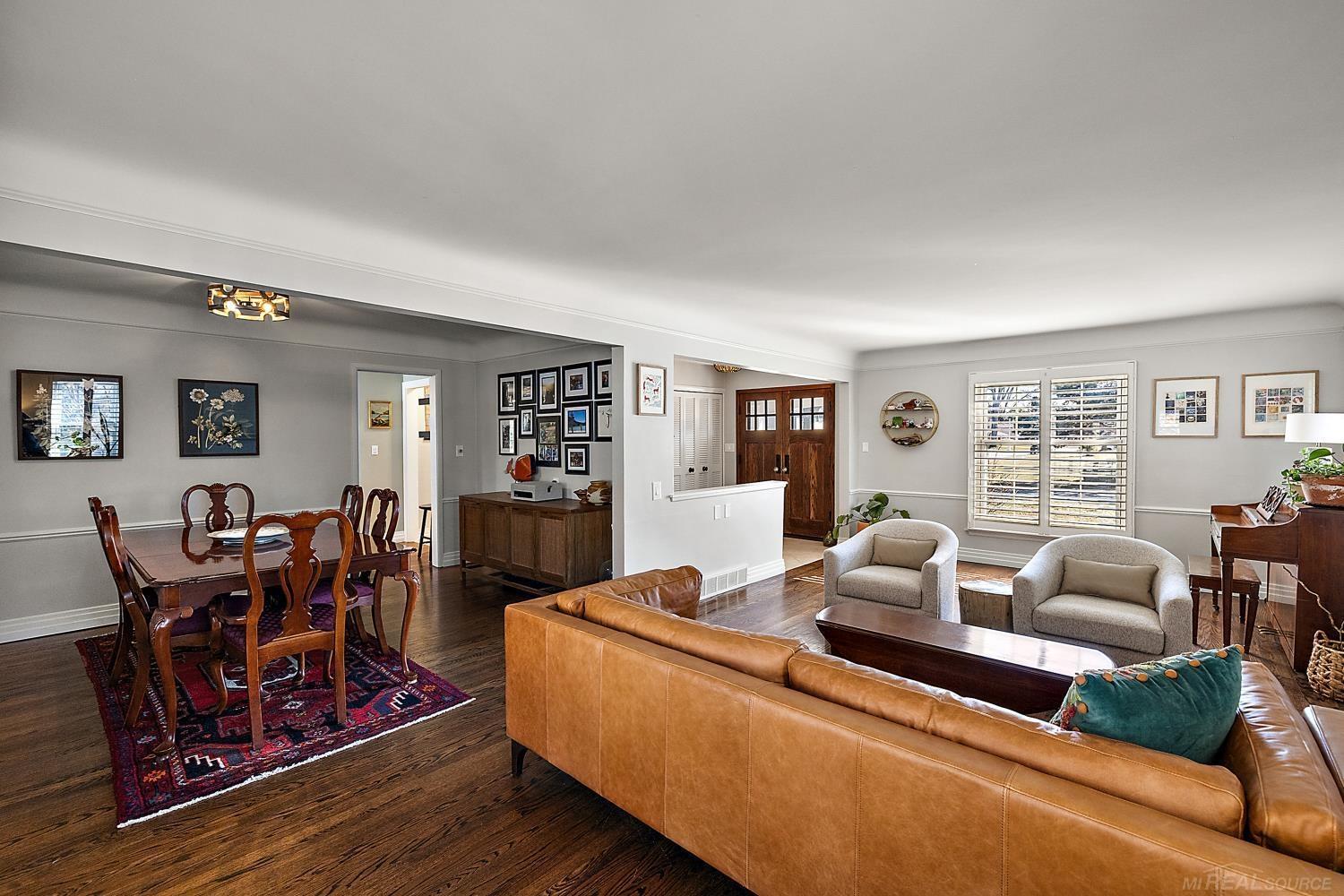 919 Ballantyne Road Grosse Pointe, MI 48236 - Photo 11 of 56 50168943-97f22b82-1f66-4c90-ba7f-962f5fdb1d8c.JPG