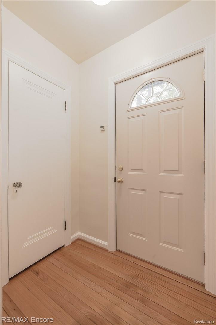 2865 Devondale Road Rochester, MI 48309 - Photo 5 of 38 2865 Devondale-5.jpg