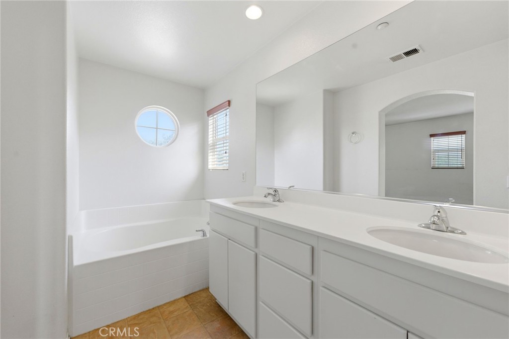 1686 Gilliam Court Riverside, CA 92501 - Photo 22 of 41 Primary EnSuite