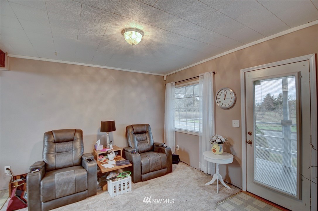 238 Stowell Road Salkum, WA 98582 - Photo 4 of 26 a living room with furniture