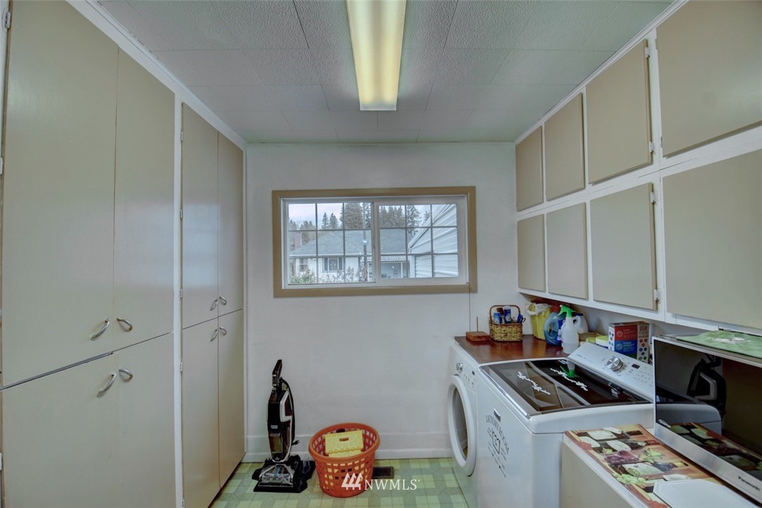 238 Stowell Road Salkum, WA 98582 - Photo 5 of 26 a kitchen with stainless steel appliances a stove and a window