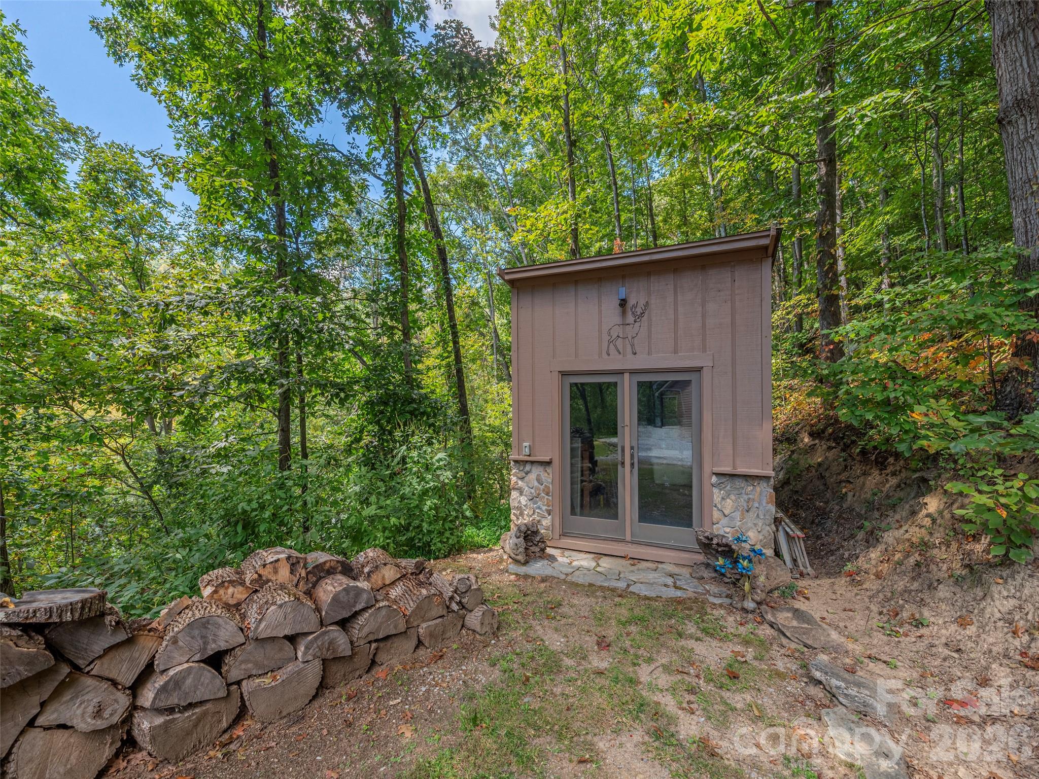 27 Little Roundtop Road Clyde, NC 28721 - Photo 27 of 29 Gallery Image 27