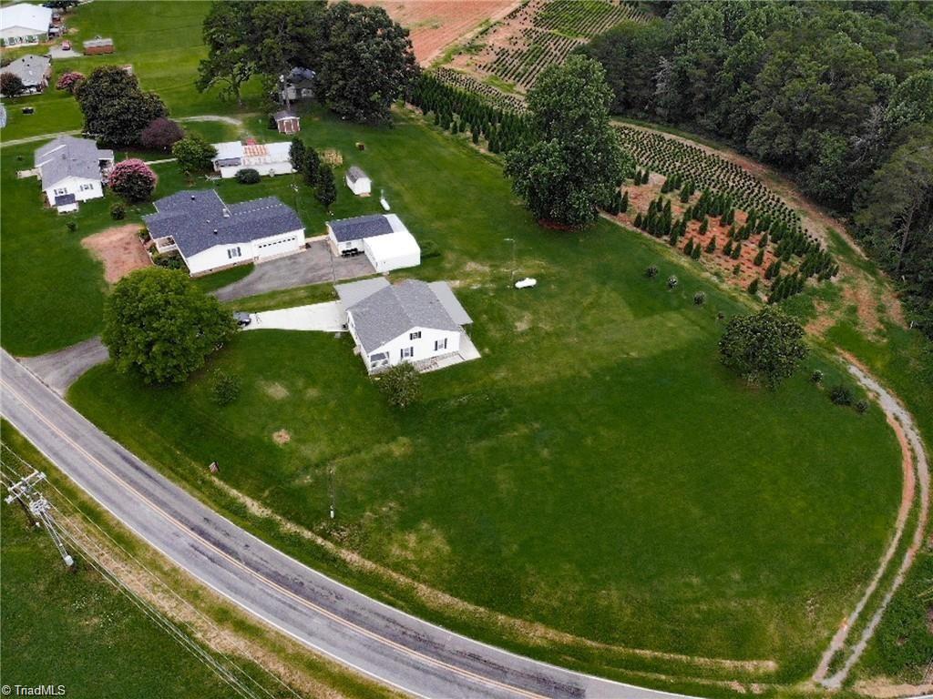 1537 Cb Eller School Road Elkin, NC 28621 - Photo 6 of 44 Gallery Image 6